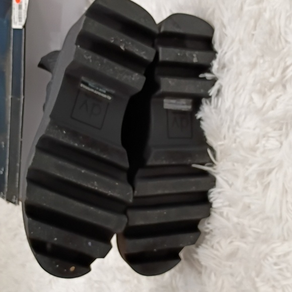 New Dolce Vita Villa Black Ribbed Ankle Booties Size 6.5 - Picture 11 of 14